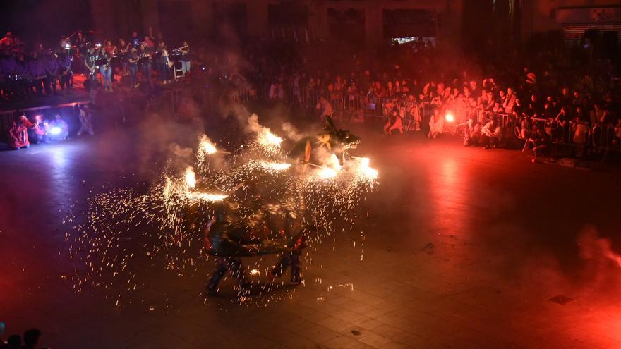 Esclat de gent a la Mostra del Correfoc