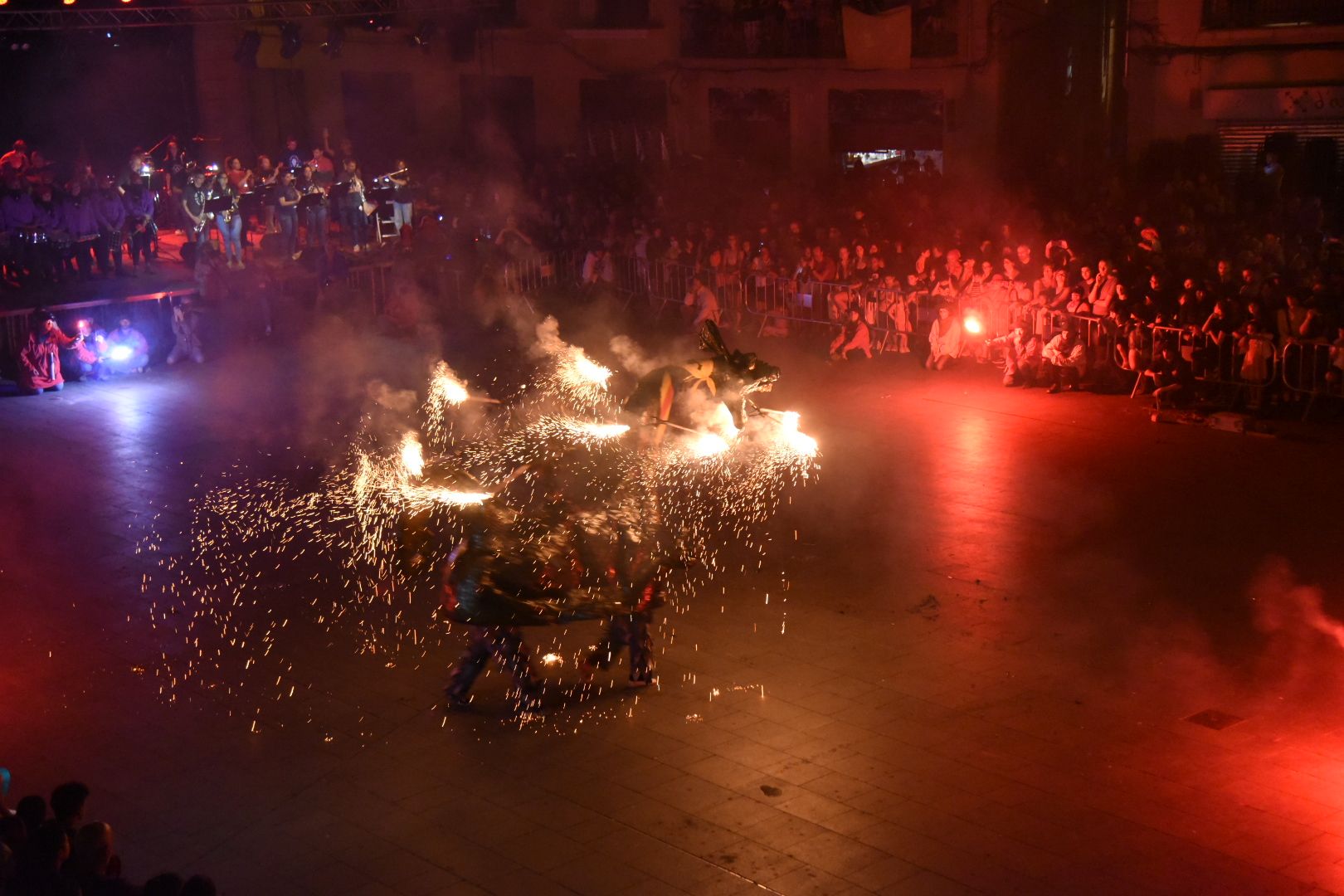 Esclat de gent a la Mostra del Correfoc