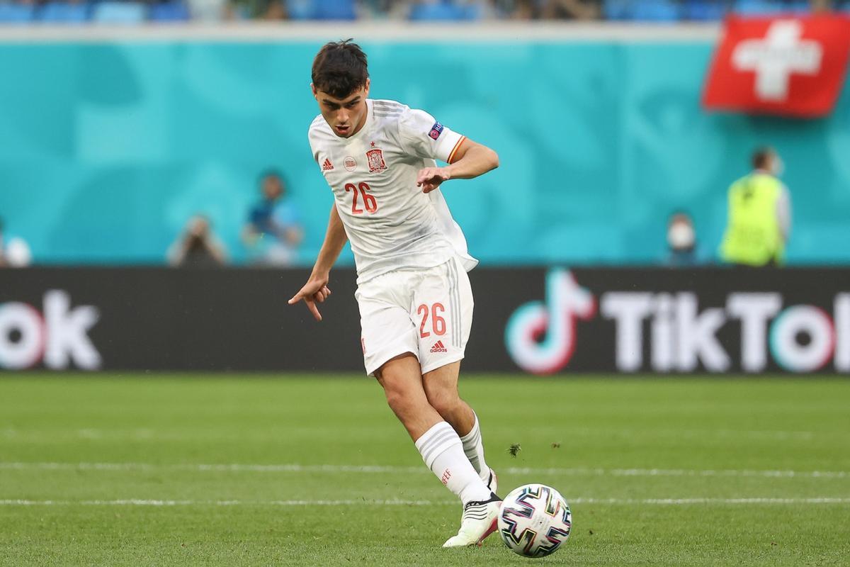 Pedri, durante el partido de la selección española contra Suiza en San Petersburgo.