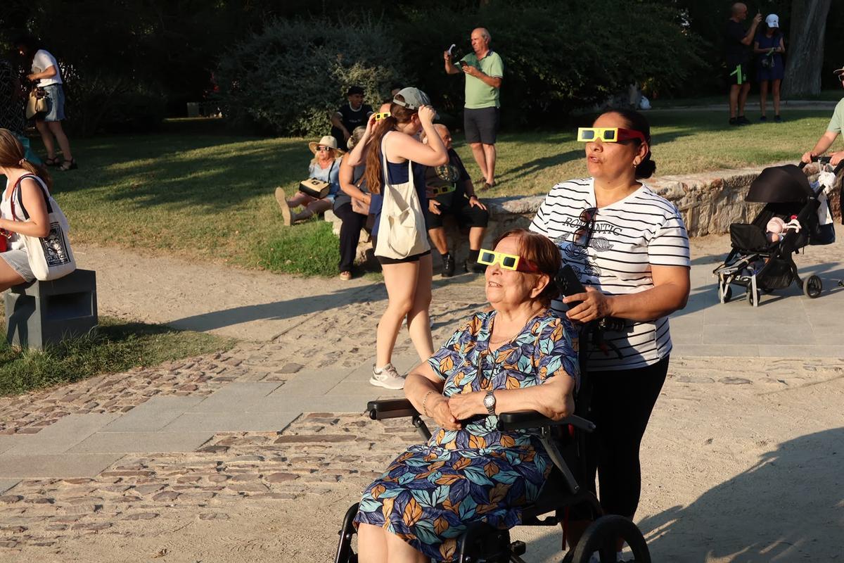 GALERÍA | Las mejores imágenes del eclipse desde la muralla y la Catedral de Zamora