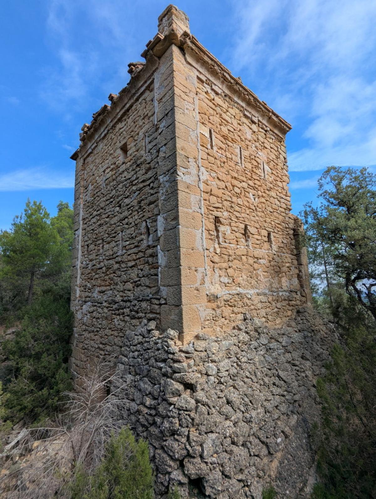 La torre carlista de  la Val de Luna en Ráfales.