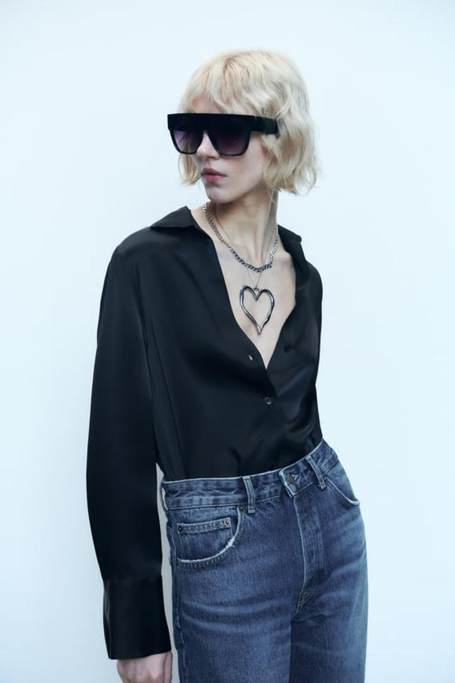 Blusa satinada negra de Zara