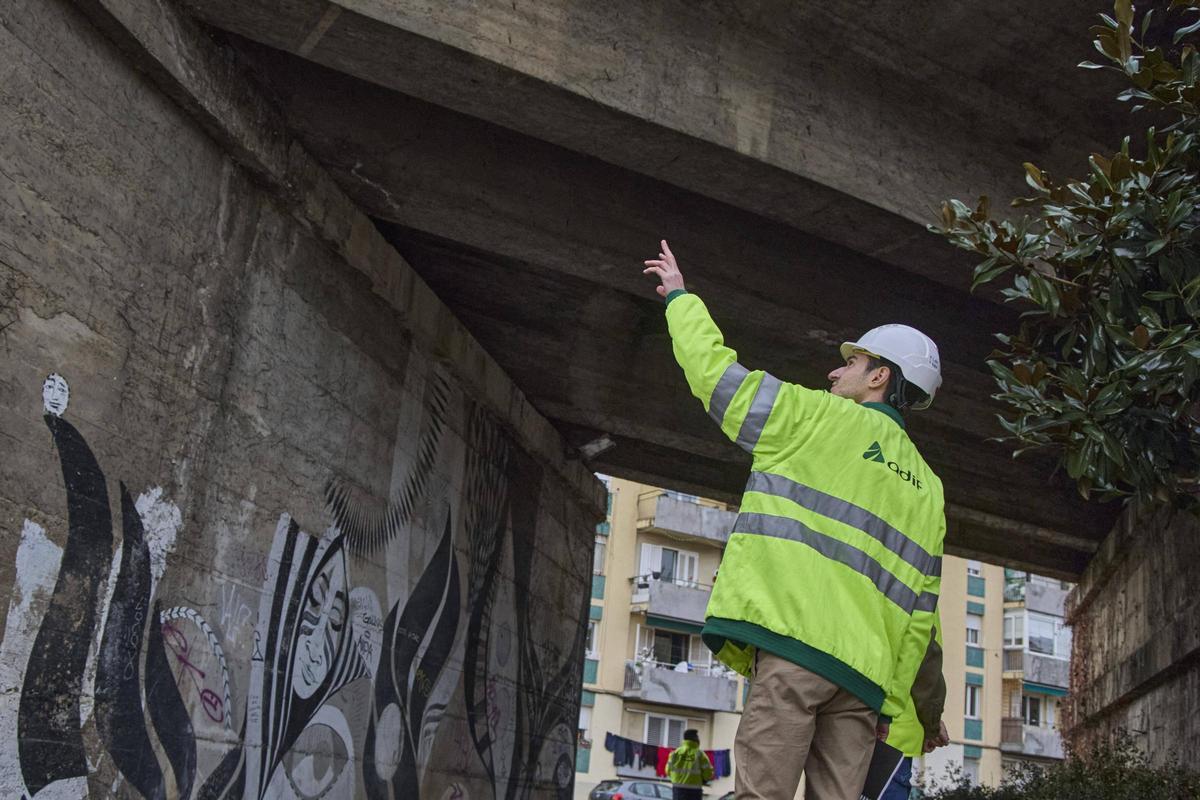 Les fotos de la revisió del viaducte de Girona per part d'Adif