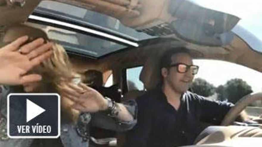 Iker Jiménez y su mujer lo dan todo bailando en el coche