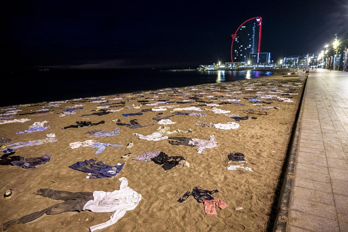 Denuncian miles de muertes en el Mediterráneo este lunes en la Barceloneta