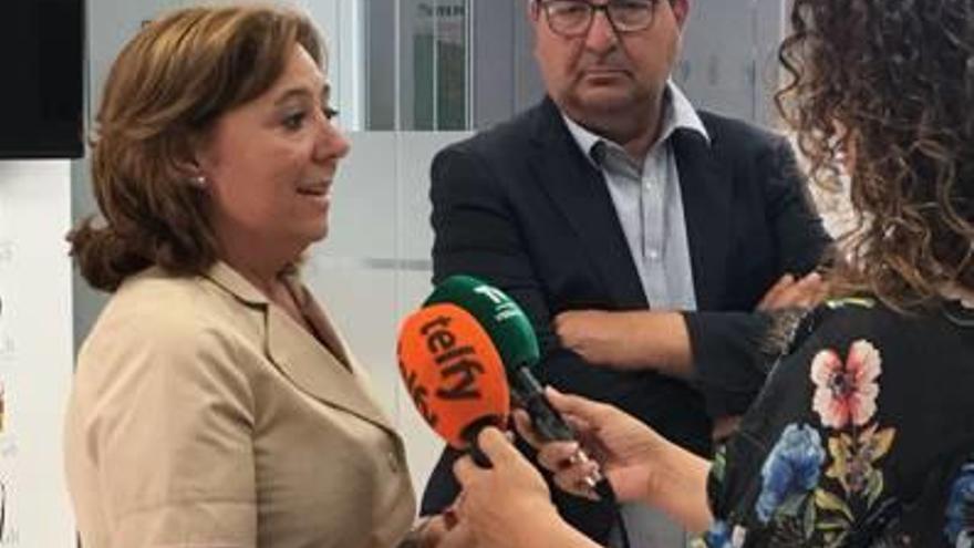 La alcaldesa y el subdelegado de Gobierno tras la reunión.