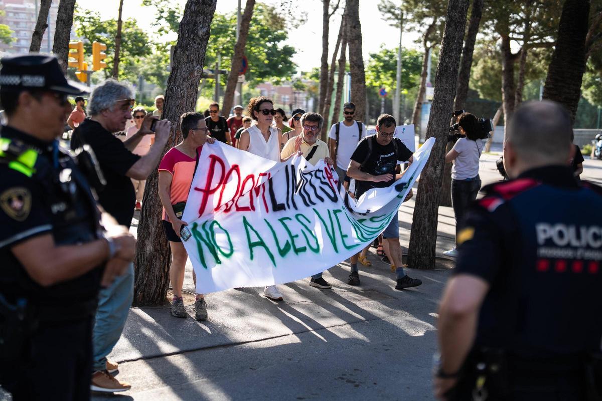 Vecinos del Park Güell protestan por multas a bicicletas