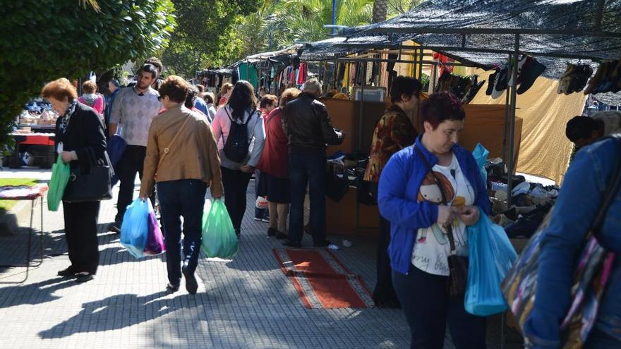 Otro mercadillo con &quot;zamoranos&quot; y sin presencia de vendedores &quot;morones&quot;