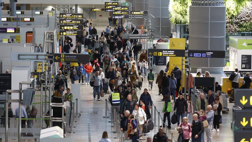 Cuarta jornada de huelga en la seguridad privada en el aeropuerto de Alicante-Elche