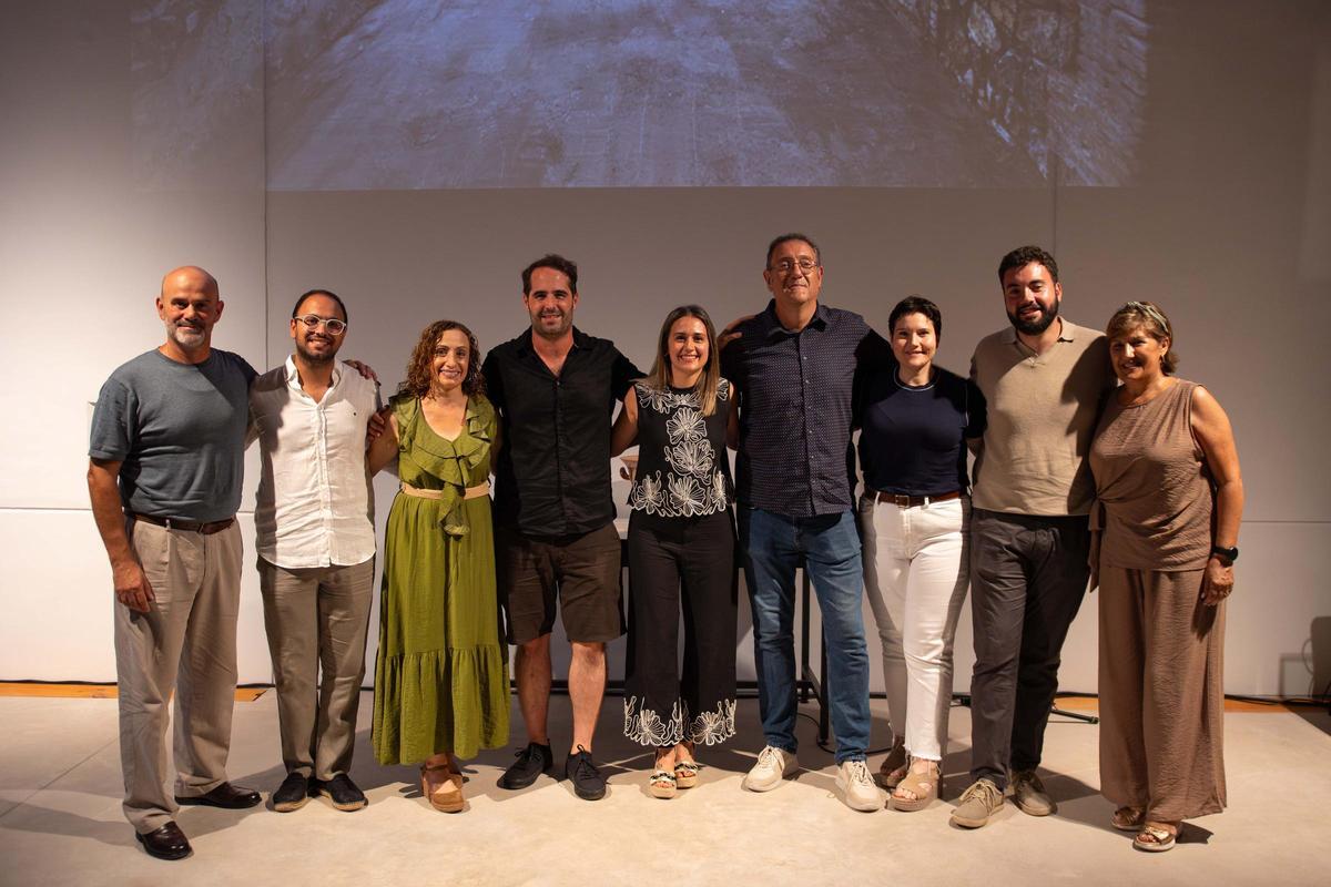 Foto de familia del equipo de gobierno durante la inauguración del museo.