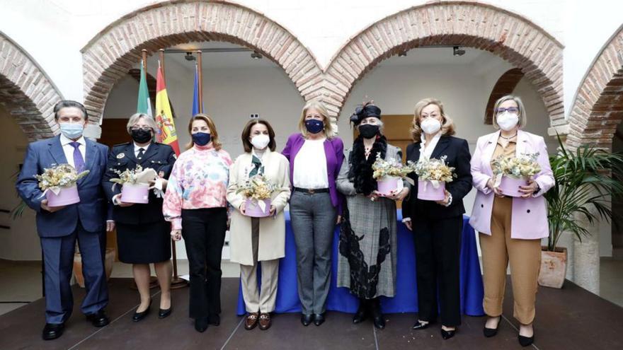 Las mujeres reconocidas ayer por su ejemplo social. | L.O.