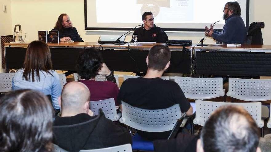 Béznar Arias, Miguel Asturias y Saúl Fernández, ayer, en el Club LA NUEVA ESPAÑA de Avilés.