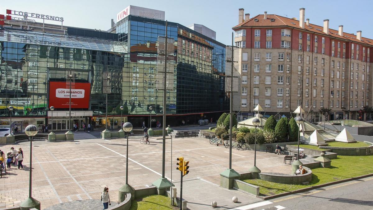 Entorno de la avenida del Llano a la altura de Los Fresnos.