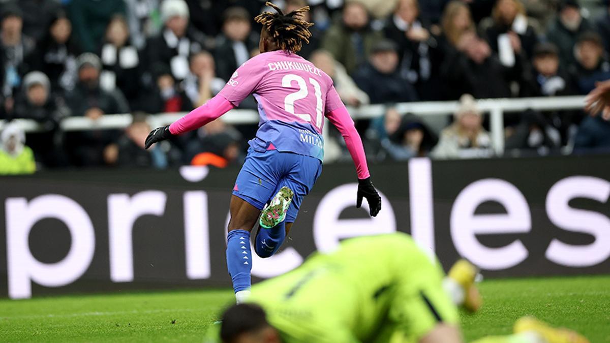 Newcastle - Milan | El gol de Chukwueze