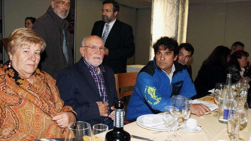 Ángel Bariego, junto a su mujer, en el homenaje como Vecino del Año.