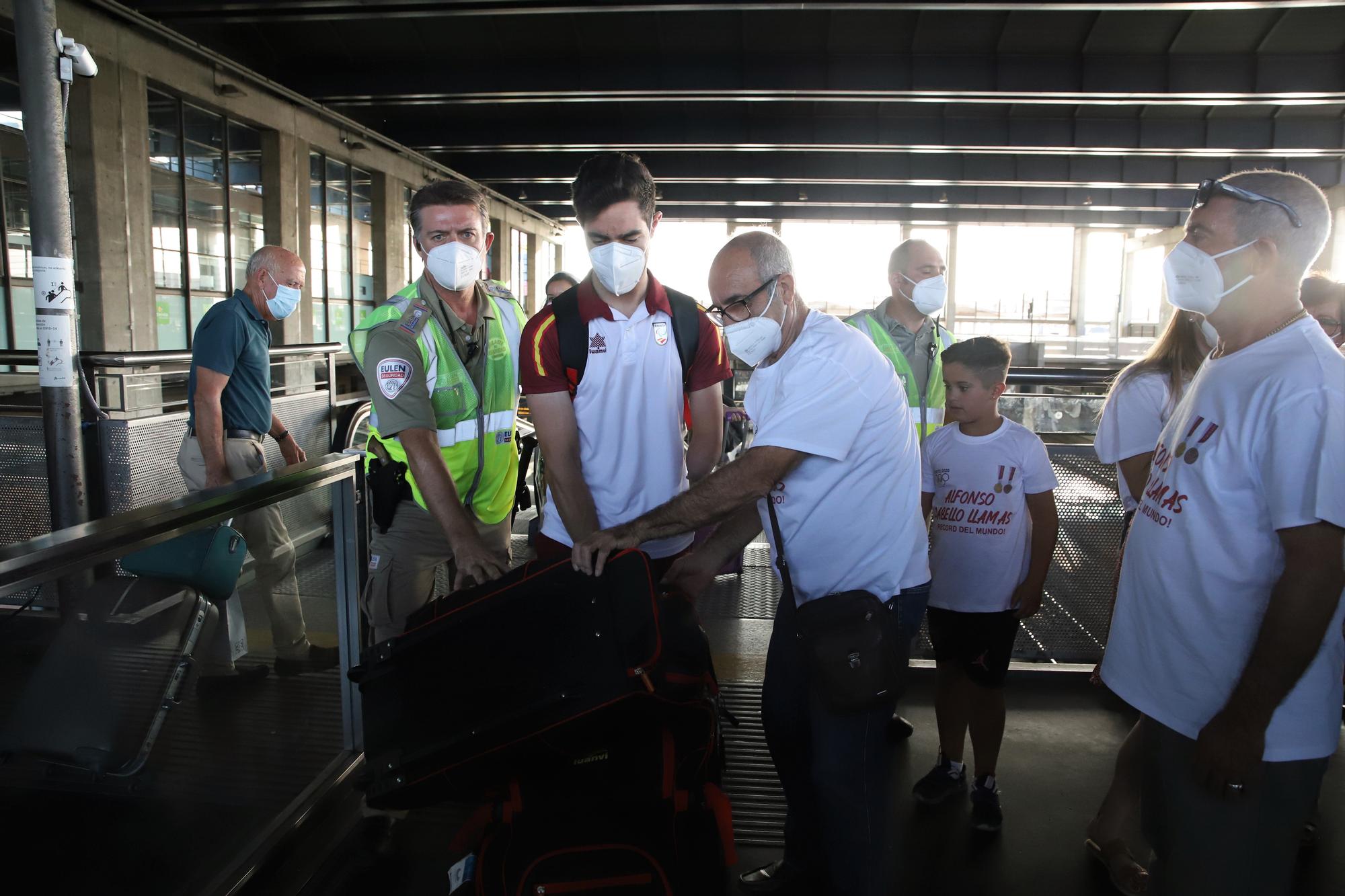 Gran recibiemiento al campeón paralímpico, Alfonso Cabello, a su llegada a Córdoba