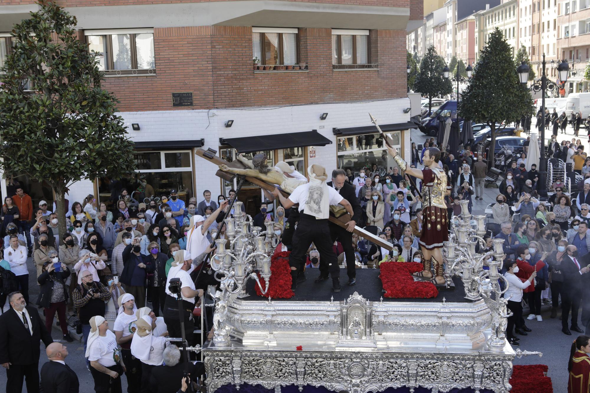 EN IMÁGENES: Así fue la procesión de los Estudiantes en Oviedo