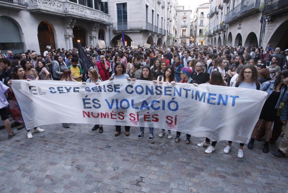 Centenars de gironins rebutgen la sentència de "La Manada"