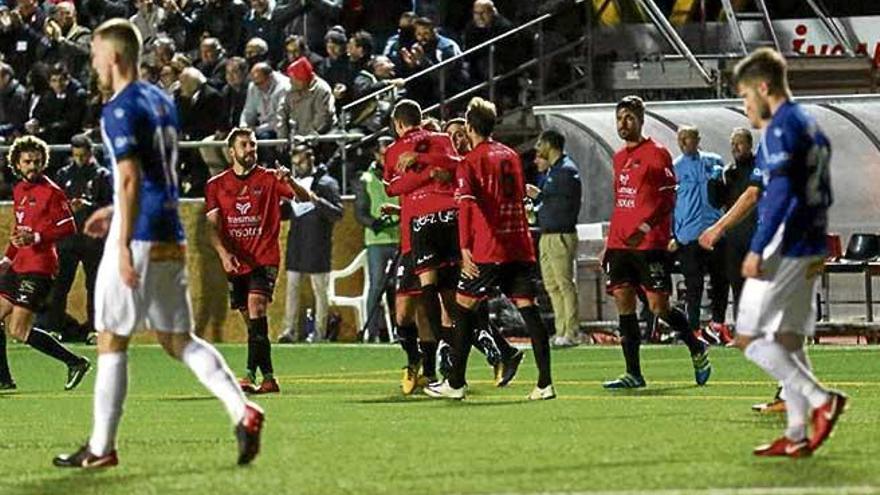 El Formentera celebra el gol que marcó Javi Rosa y que sirvió para empatar el partido.