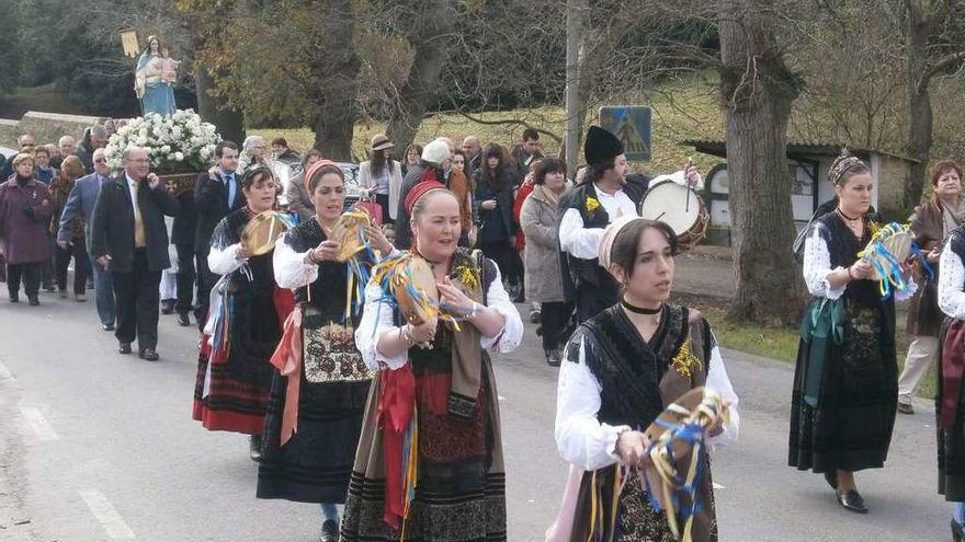 Procesión del día grande de Nuestra Señora de la Paz en Bricia, en 2015.