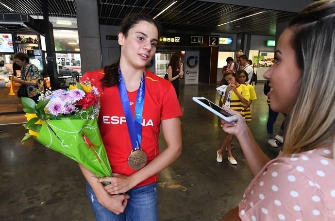 22/07/2019 TELDE.  Llegada al aeropuerto de Gran Canaria de Elena Melían, medalla en el Mundial de Sincronizada.  Fotógrafa: YAIZA SOCORRO.  | 22/07/2019 | Fotógrafo: Yaiza Socorro