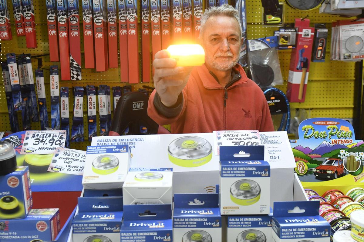 La baliza V-16 iluminada.