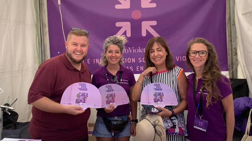 Los puntos violetas para prevenir agresiones machistas en las fiestas de Elche llegan a más de 2.500 personas