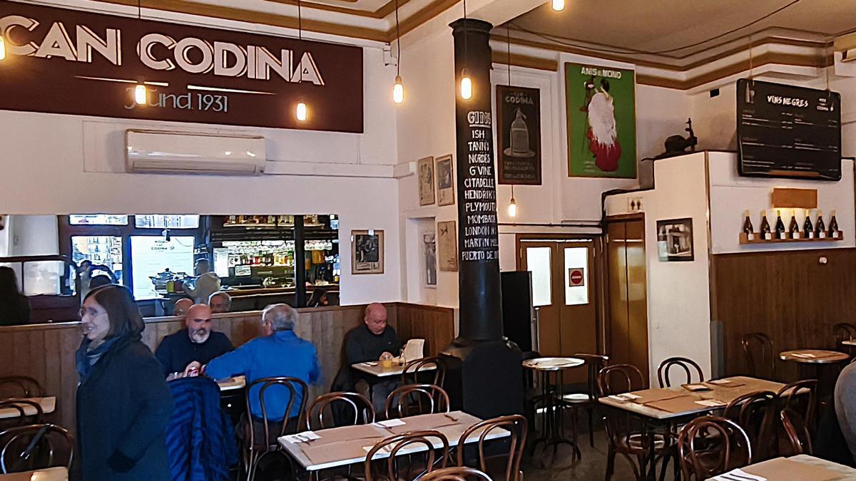 El interior del restaurante Can Codina.