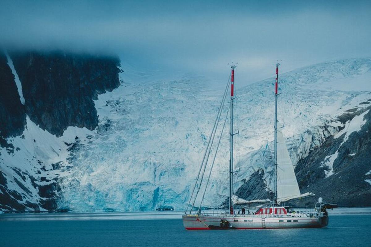 Una empresa de Barcelona fleta a científicos al remoto sur polar