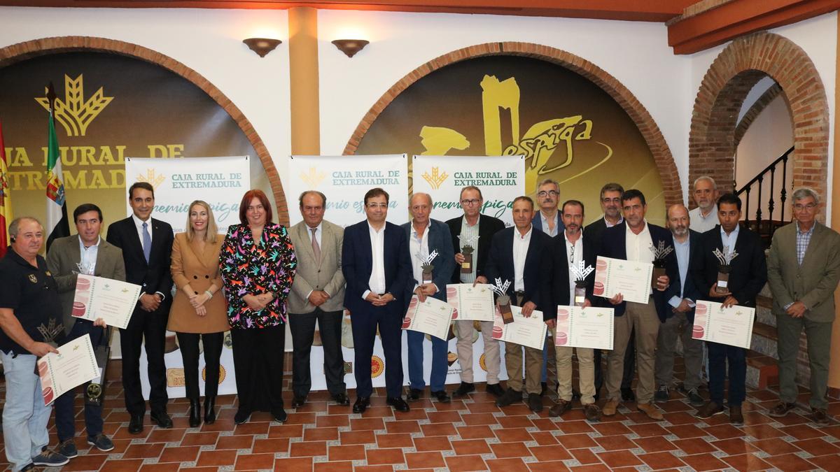 Autoridades y ganadores de los Premios Espiga de Queso de 2022.