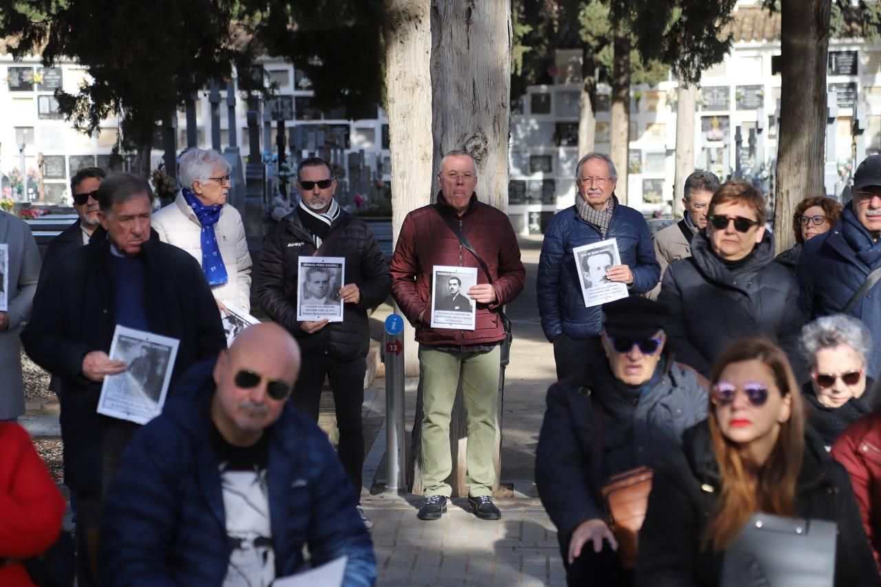 Acto en memoria de las víctimas del franquismo en el cementerio de la Salud