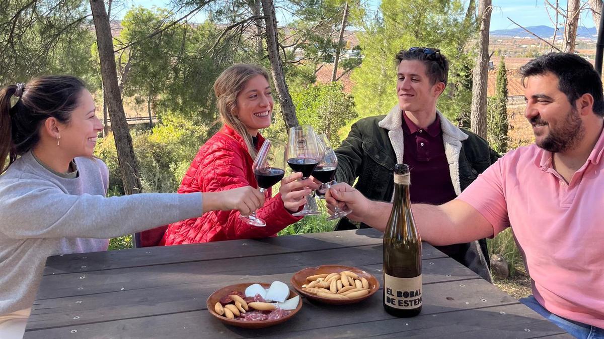 Vera de Estenas propone una experiencia enoturística para disfrutar del vino con los cinco sentidos.