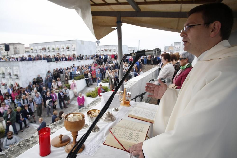 Día de los Difuntos en el cementerio de la Carriona, Avilés