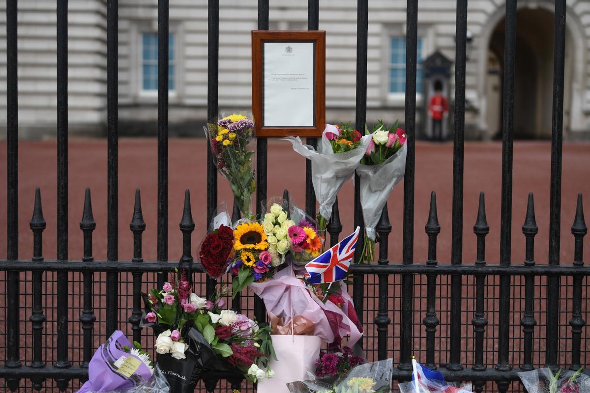 Tributo a Isabel II frente al palacio de Buckingham