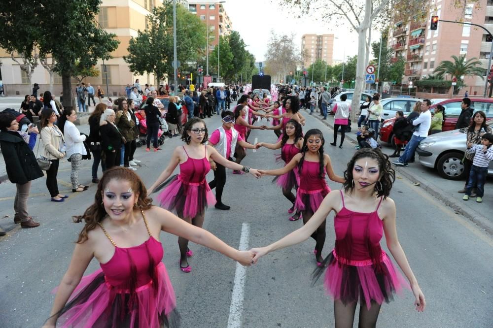 Vistabella saca su carnaval a las calles