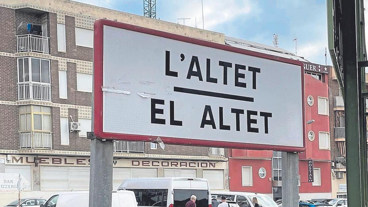 El rótulo de L'Altet y El Altet, en valenciano y castellano, en una imagen de archivo.
