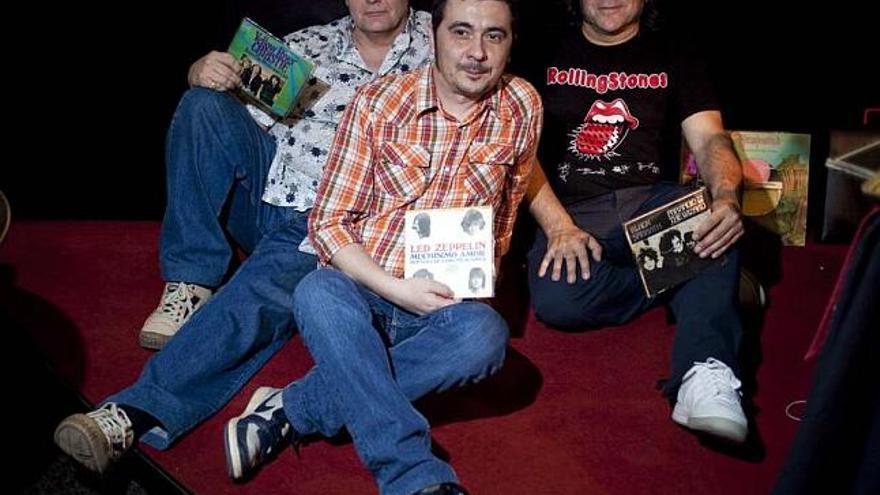 Víctor Ramos, Toño García y Carlos Sempere, tres alicantinos apasionados de los vinilos.