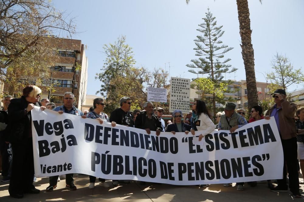 Los pensionistas se manifiestan en Torrevieja