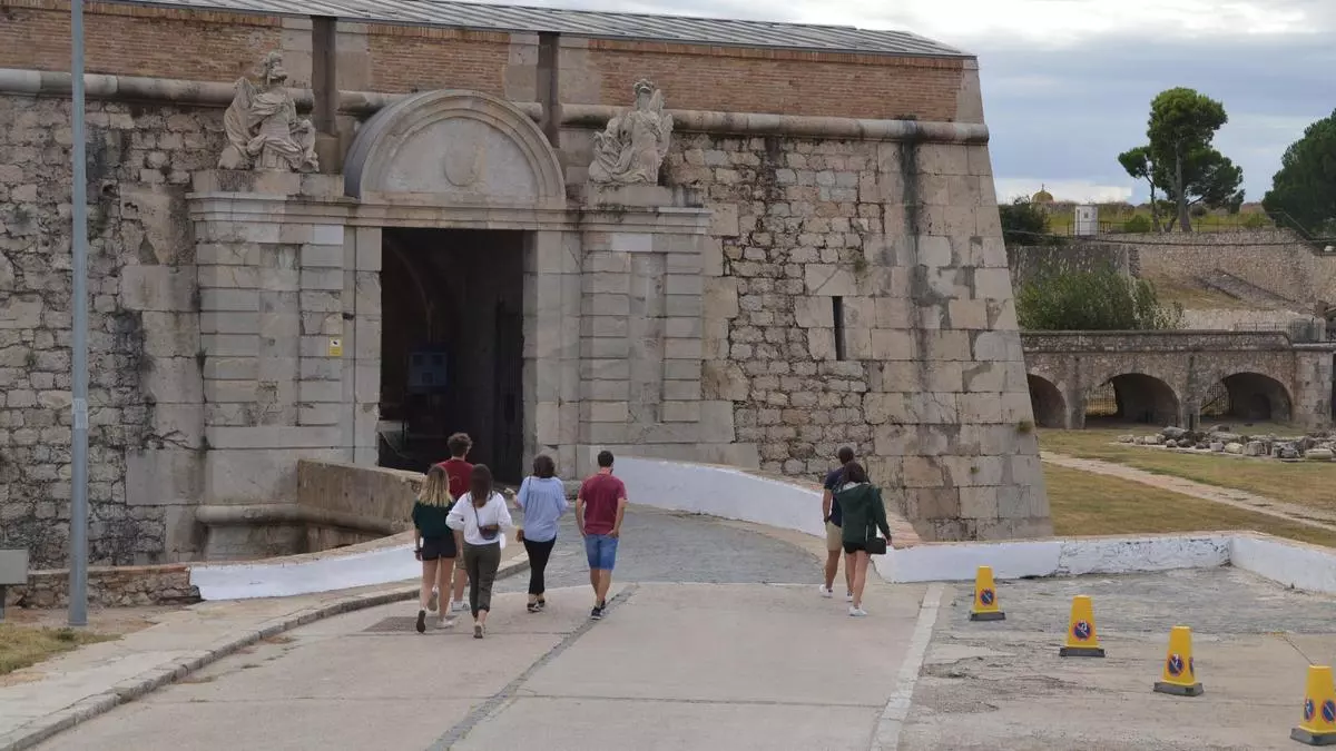 Llum verda per al relleu en el servei  de visites del castell de Sant Ferran de Figueres