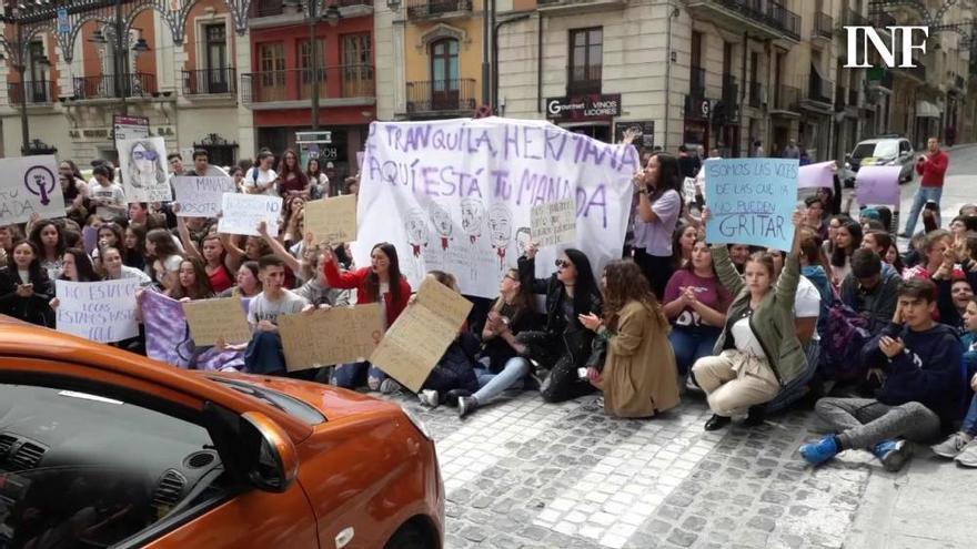Doscientos estudiantes de Alcoy muestran su rechazo a la sentencia de «La Manada»