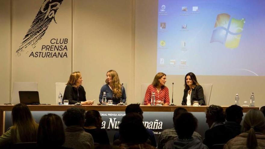 Desde la izquierda, Ana María Fernández, Mónica Vázquez, Flor Gutiérrez y Natalia Arnanz.