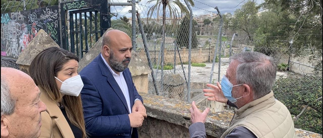 Jaime Martínez en su visita a la barriada de es Fortí.