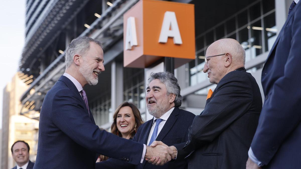 Así fue la llegada del rey Felipe VI al Roig Arena