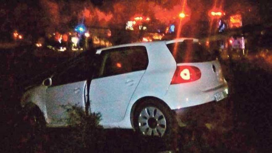 Uno de los dos turismos siniestrados ayer de madrugada en el Camí de Biniagual, en Binissalem.