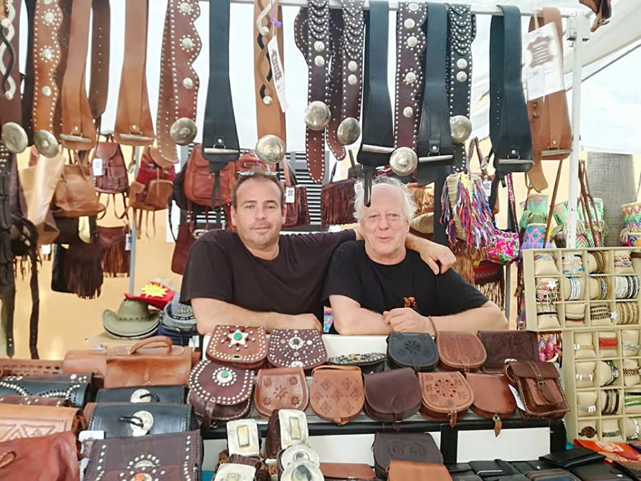 El mercadillo hippy de Punta Arabí celebra sus 45 años