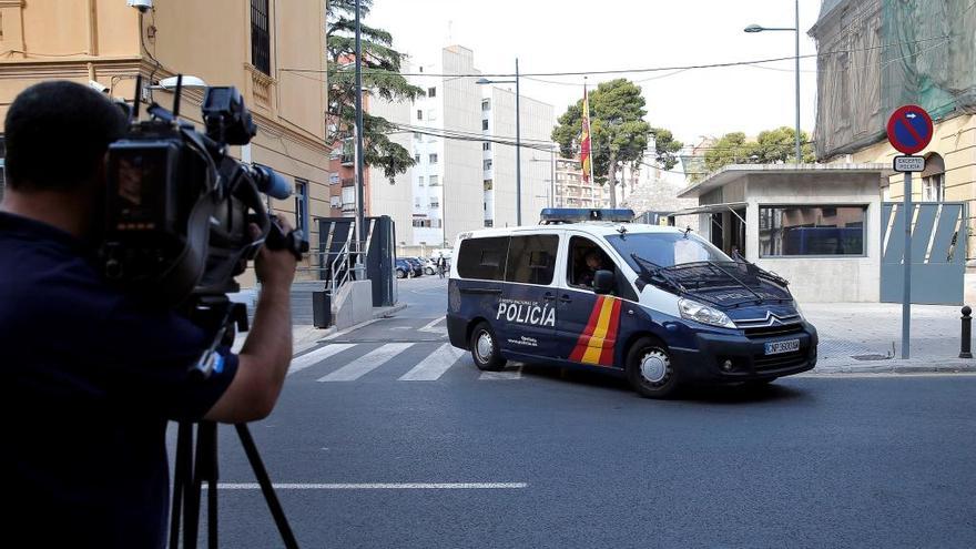 La comisaría de la Policía Nacional de Zapadores en València donde han pasado la noche los seis detenidos.