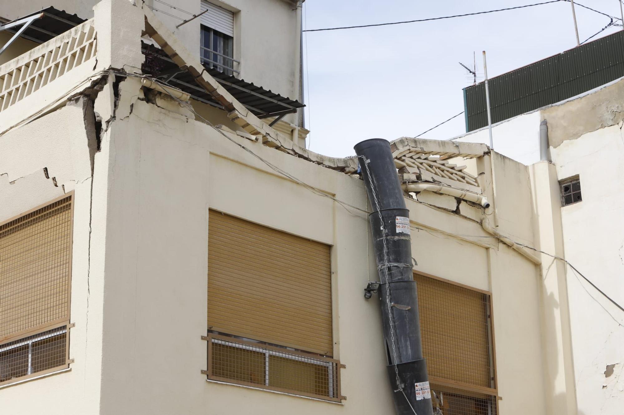 Precintan las inmediaciones de la casa derrumbada en Ontinyent