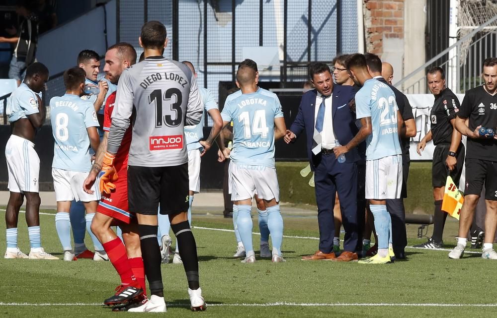 El entrenador argentino se presentó en Balaídos de punto en blanco a pesar de las altas temperaturas de Vigo.