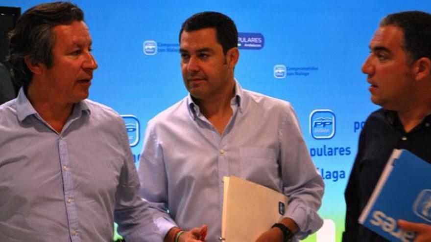 Carlos Floriano, Juanma Moreno y Elías Bendodo, ayer en el comité de dirección del PP-A celebrado en Málaga.
