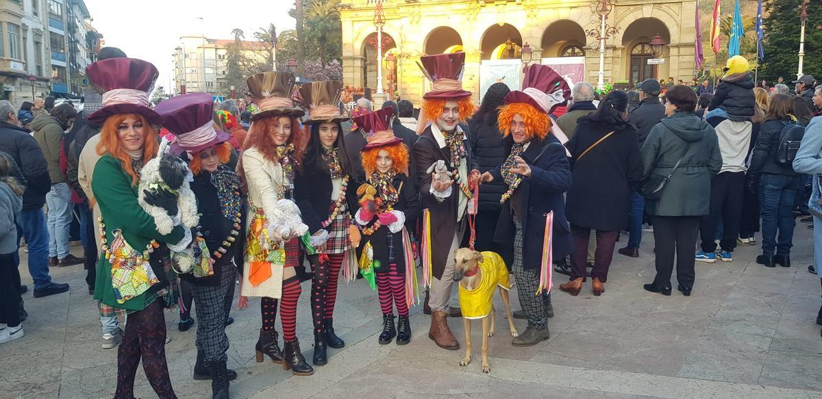 Un grupo de personaas disfrazadas